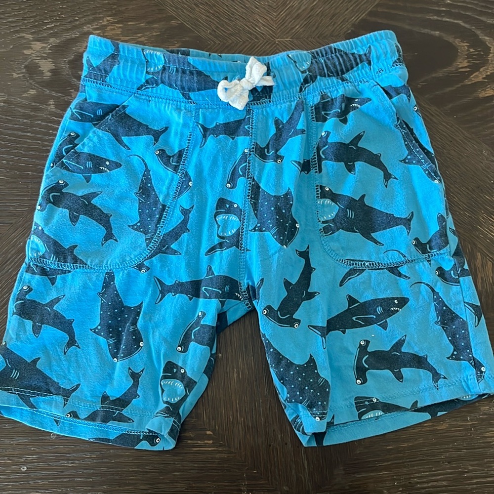 H&M graphic cotton short. 5-6yr